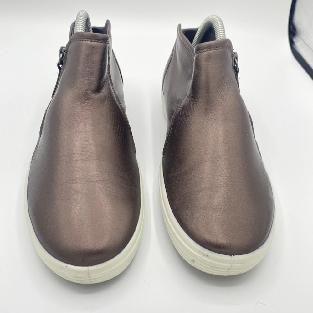 Ecco women's  Brown Leather low bootie zip Chaka sneakers comfy size 9
